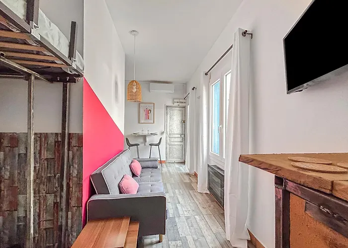 Studio Avec Terrasse Et Clim Proche Centre *
